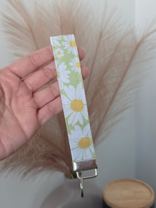 Daisy Wristlet